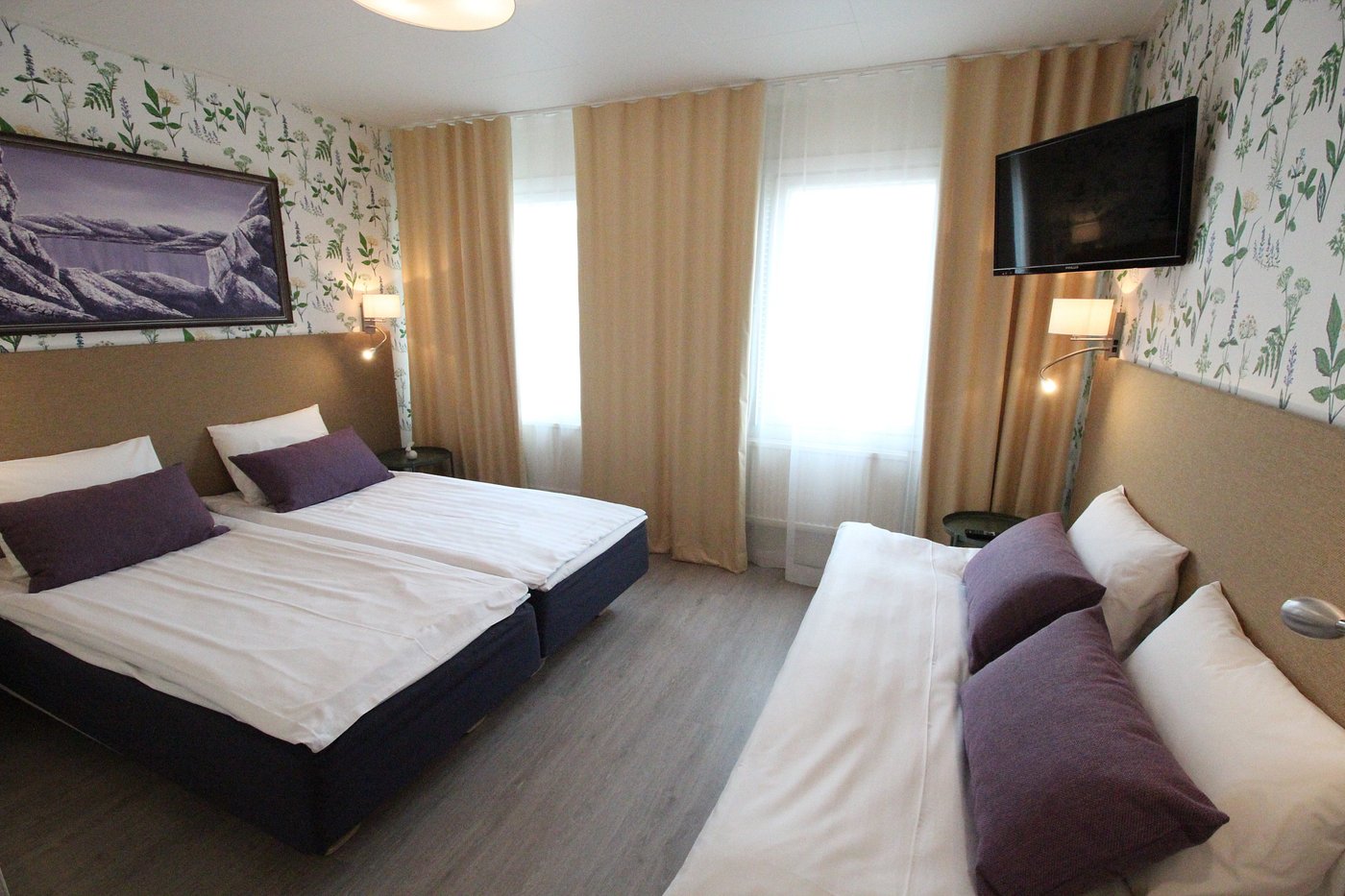 Azur Palace casino floor with sea views and Azur Palace gaming atmosphere
